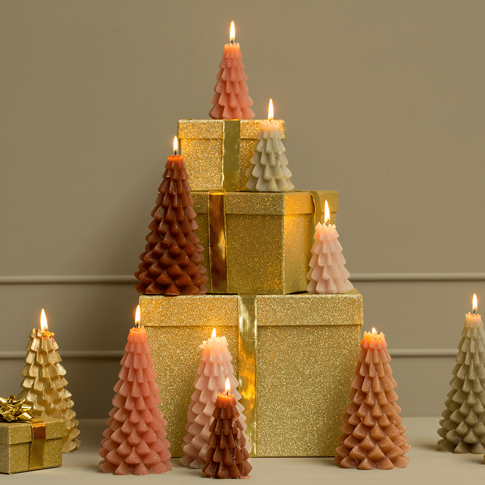 Rustik Lys Kerstboom Kaars – Medium – Goud – 42 uur Brandtijd